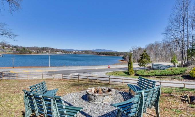 Hiawassee House | 'Villa Piccinni' on Lake Chatuge w/Views!