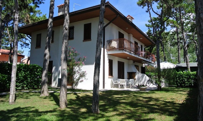 Bibione Lido dei Pini Villa | VILLA PINEA 33 WITH PRIVATE GARDEN