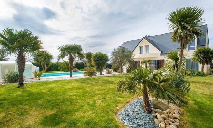 Plouharnel Villa | Villa '- Piscine Chauffée, Jacuzzi' with Private Pool, Private Terrace and Wi-Fi