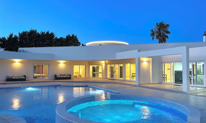 Palmela Villa | VILLA PORTUGAL: 2 POOLS, FOOTBALL PITCH, TENNIS COURT, CINEMA ROOM, PRIVATE CHEF