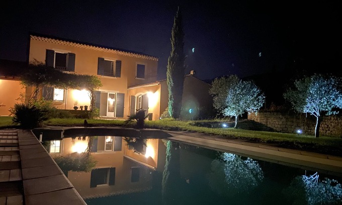Cheval-Blanc Villa | Villa Provençale Avec Piscine Face au Luberon