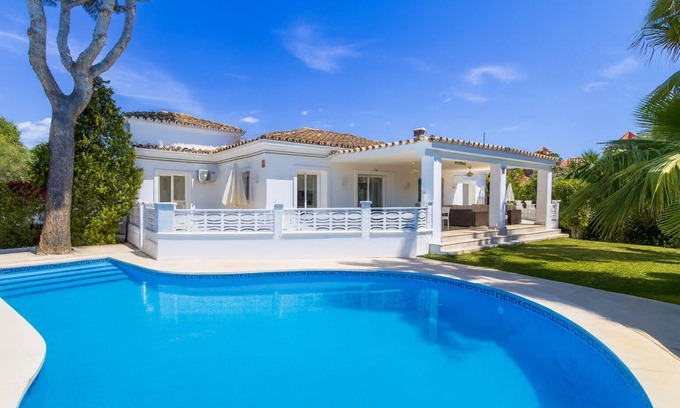 Urbanizacion Hacienda las Chapas Villa | Villa Roco Marbella - 3BDR villa with private pool, covered terrace and sea view