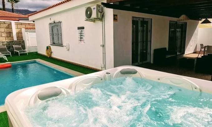 Callao Salvaje Ski Chalet | Villa Rosa - Three Bedroom Chalet, Sleeps 5