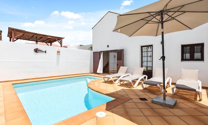 Playa del Cable Villa | Villa Rosa - VipVipVillas