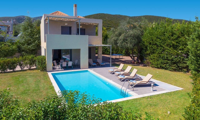 Karavomylos Villa | Villa Rubi by Villa Plus