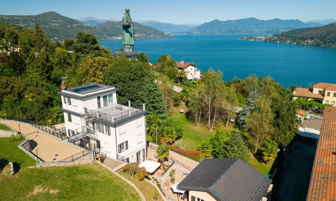 Arona Apartment | Villa San Carlo