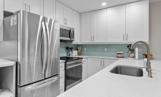 Sanibel Condo | Villa Sanibel 2D: Ground-Floor with Pool View & Direct Beach Access