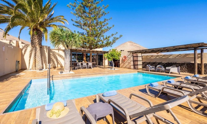 Tias Villa | Villa Santana - Four Bedroom Villa, Sleeps 8