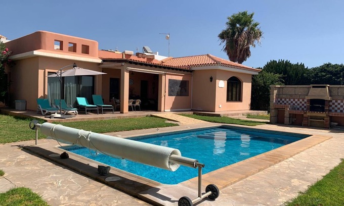 Atogo House | -Villa Savannah- private pool + jacuzzi, tropical garden, great views & tranquillity