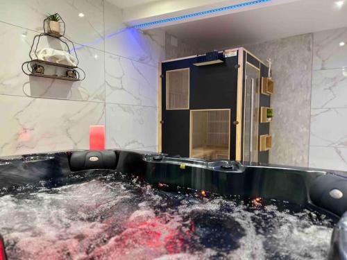 Strasbourg Villa | Villa Spacieuse SPA Sauna Billiard Netflix