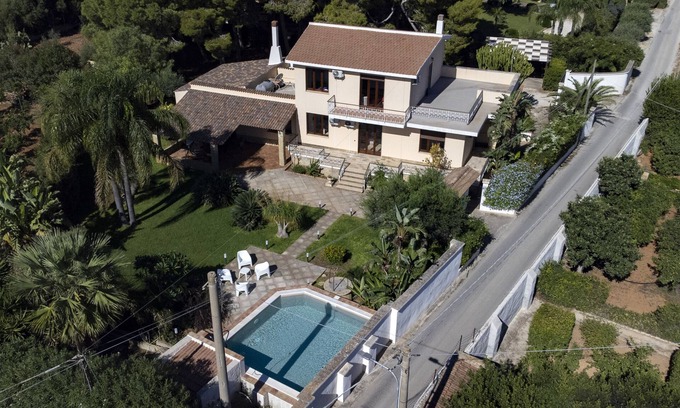 Marsala Villa | Villa Stella with Sea View, Garden & Wi-Fi
