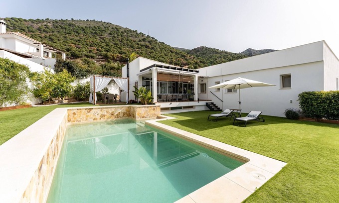 Mijas Villa | Villa 'Sueños' with Sea View, Private Pool and Wi-Fi