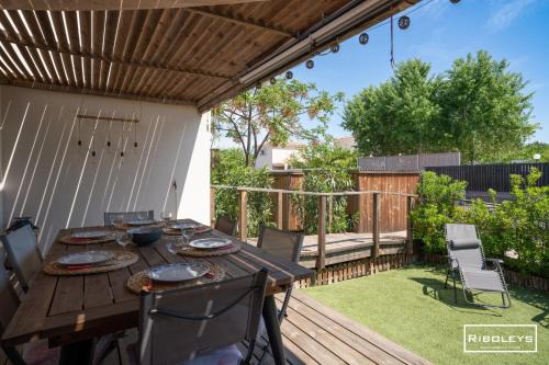 Vias Villa | Villa T3 à 400m de la plage avec piscine