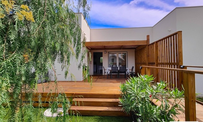Vias Villa | Villa T3 climatisée en résidence avec piscine