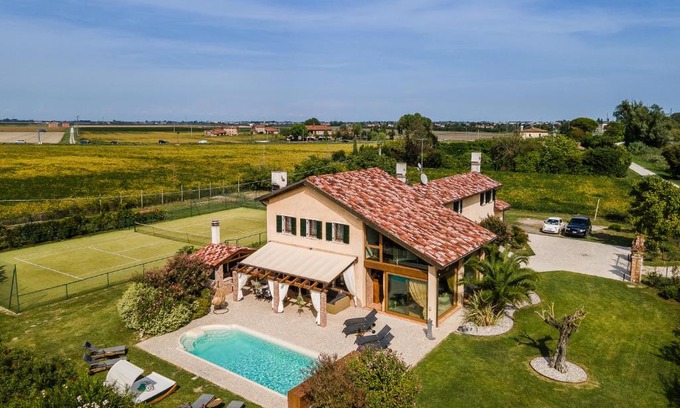 Ca' Pirami Villa | Villa Tania