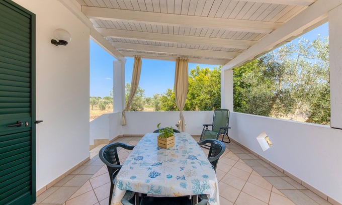 Posto Rosso Villa | Villa 'Terra Rossa - Piccola' with Private Terrace, Private Garden and Air Conditioning