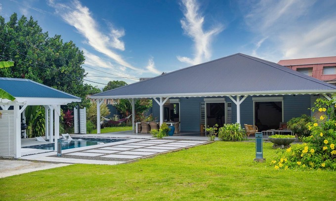 Gourbeyre Villa | Villa The Blue Giraffe, Near the Soufrière Volcano