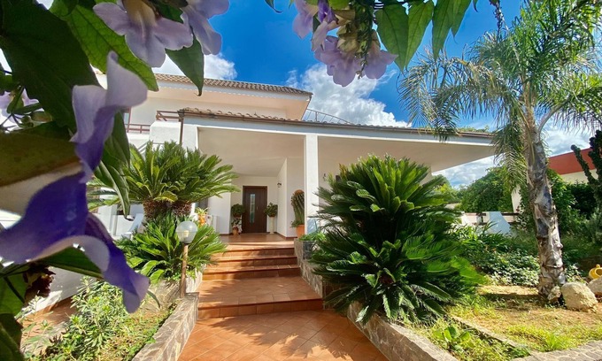 Alezio Villa | Villa "The Rosa's Luxury House" with Garden and Wi-Fi