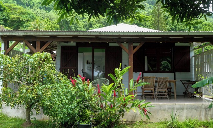 Riviere-Sens Villa | Villa Ti Kaz Houelmont nested in a tropical garden next to Riviere Sens beach
