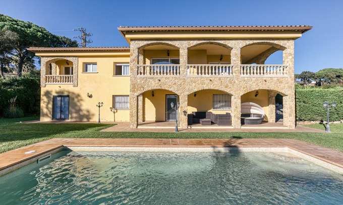 Castell-Platja d'Aro Villa | Villa 'Tiffany' with Private Pool, Private Terrace and Wi-Fi