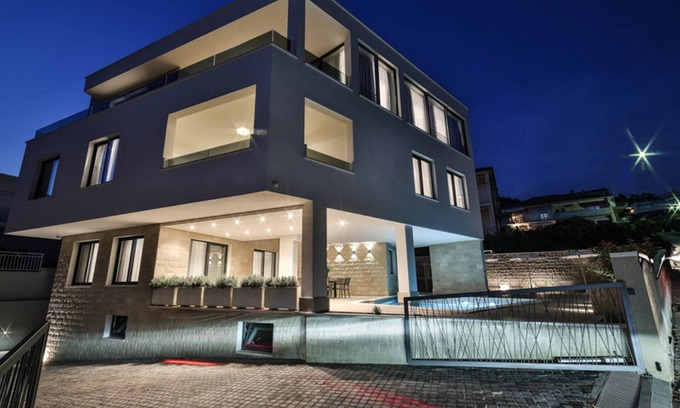 Trogir Villa | Villa Trogir Palazio | Spectacular 7 Bedroom Villa | Close to Sea & Promenade