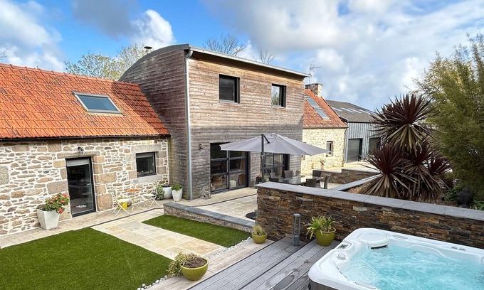 Guisseny Villa | Villa Ty Amor - Large garden and jacuzzi for 9