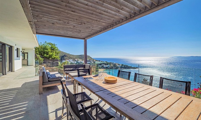 Almadraba-Canyelles Ski Chalet | VILLA VELAZQUEZ Roses