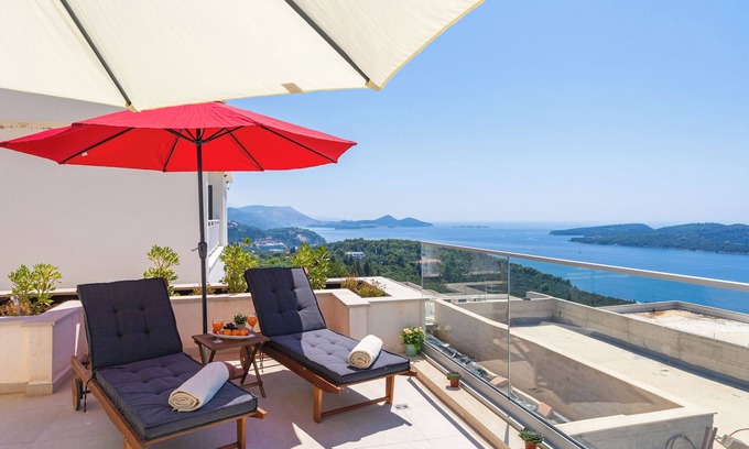 Orasac House | Villa Verdeluxe charming 4-bdrm house with gym and pool in serene Orašac