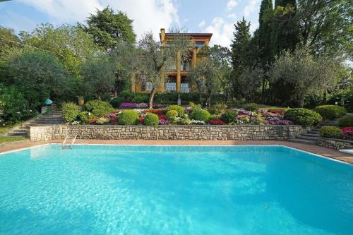 Gardone Riviera Villa | Villa Vibe Luce, beautiful period villa with private pool and lake view