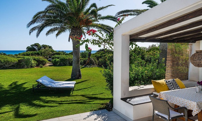 Costa Rei Villa | Villa 'Villetta 3' with Sea View, Wi-Fi and Air Conditioning