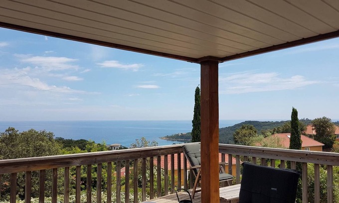 Favone House | VILLA vista mare 28 favone - SEE VIEW- CLIM- WI-FI