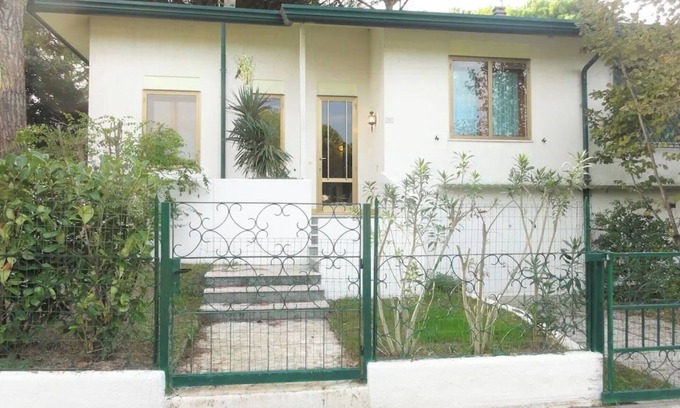 San Michele al Tagliamento House | Villa Vittoria Bibione Pineda with private garden