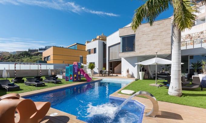 Acoran Villa | Villa with Sea Views, Pool, Gym, Cinema - HomeForGuest