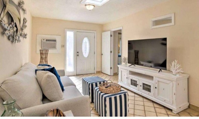 Boynton Beach Villa | Villa - W Ocean Ave · Cheerful 2 bedroom Villa with Pool