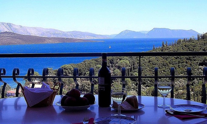 Katouna Villa | Villa with fantastic sea view and garden, 4 guests