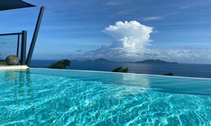 Trois-Rivieres Villa | Villa with heated infinity pool