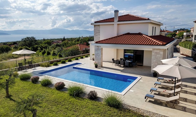 Sveti Vid-Miholjice Villa | Villa with pool, sea view, beach - TRAVELER Resieburo Krk - ID 2406
