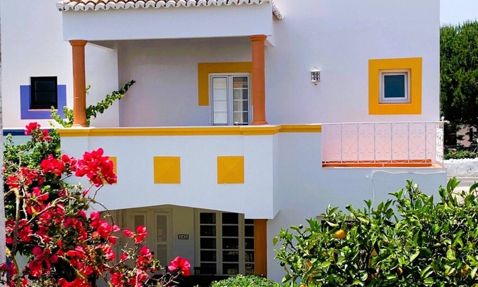 Conceicao e Cabanas de Tavira Ski Chalet | Villa with outdoor spaces