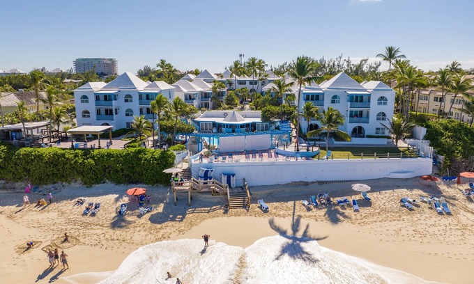 Paradise Island Villa | Villa With Ocean Views, Full Kitchen, Free Wifi & Parking! by RedAwning