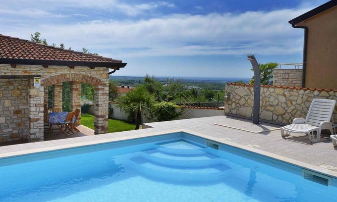 Brnobici Villa | Villa with pool and air conditioning