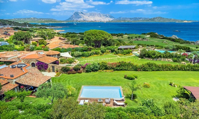 Puntaldia Villa | Villa with pool in Puntaldia: Villa Beth