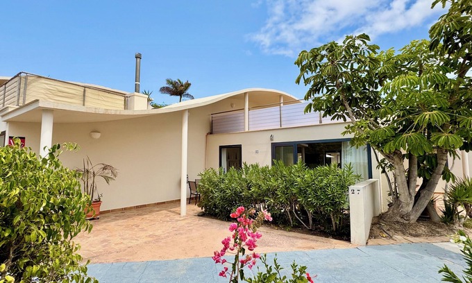 Bahia Calma House | Villa with private pool, glas fibre internet, close to ocean, protected patio
