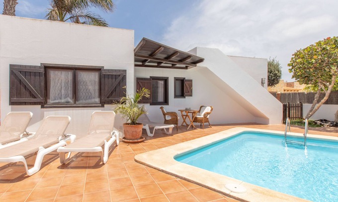 Corralejo Villa | Villa with Private Heated Pool, near the Beach, Sea View Terrace