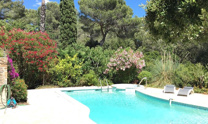 Cap Benat House | Villa with swimming pool, 200m from the beach in the private Domaine du Gaou Bénat
