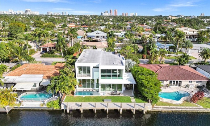 Poinsettia Heights House | Villa Wren | Waterfront Modern Luxury in Wilton Manors