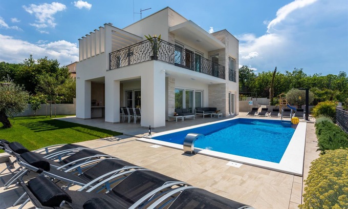 Klimno Villa | Villa Zarra with heated pool, jacuzzi, sauna and Seaview