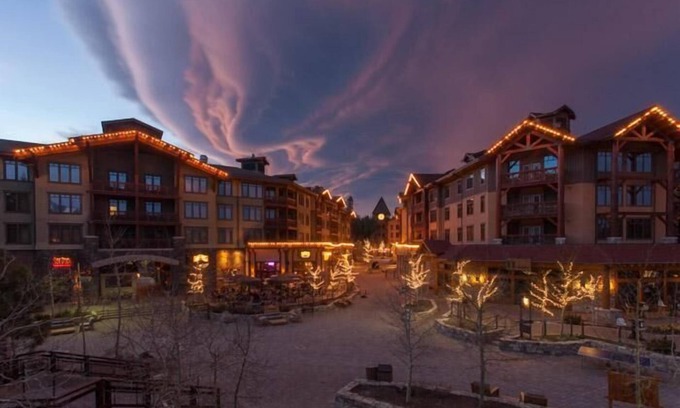 Mammoth Lakes Hotel | Village 2230 White Mountain Lodge