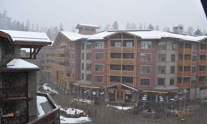 Mammoth Lakes Condo | Village 2416 White Mountain Lodge