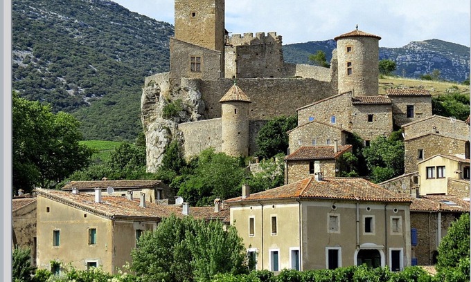 Saint-Jean-de-Bueges House | Village house with garden