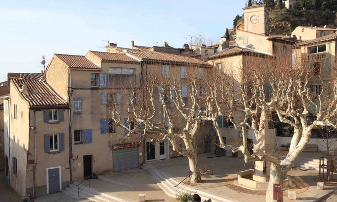 Cadenet Apartment | Village house - Luberon Natural Park